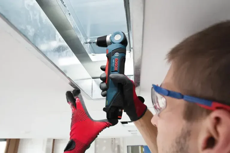 Test et Avis de la Bosch GWB 12V-10 : une perceuse d&rsquo;angle qui résout les situations impossibles