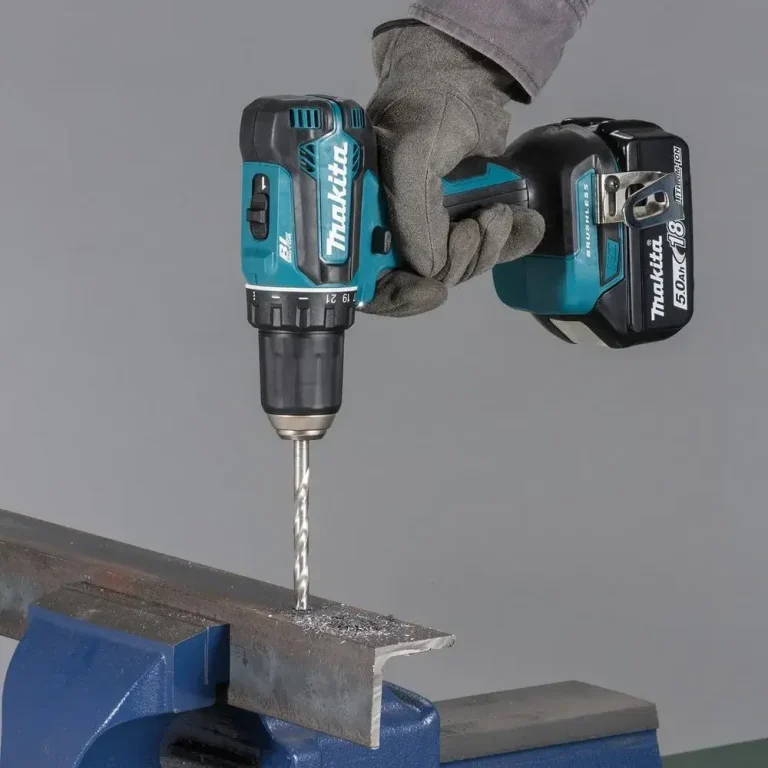 Test et Avis de la Makita DDF485ZJ : une perceuse visseuse pour vissage en série et applications professionnelles