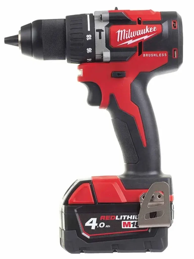 Test et Avis de la Milwaukee M18 CBLPD-422C : une perceuse brushless ultra-compacte pour espaces restreints