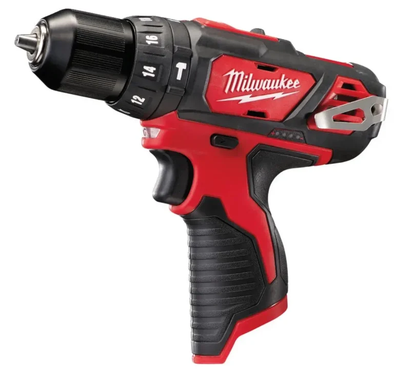 Test et Avis de la Milwaukee M12 BPD-0 : une perceuse à percussion 12V pour espaces restreints